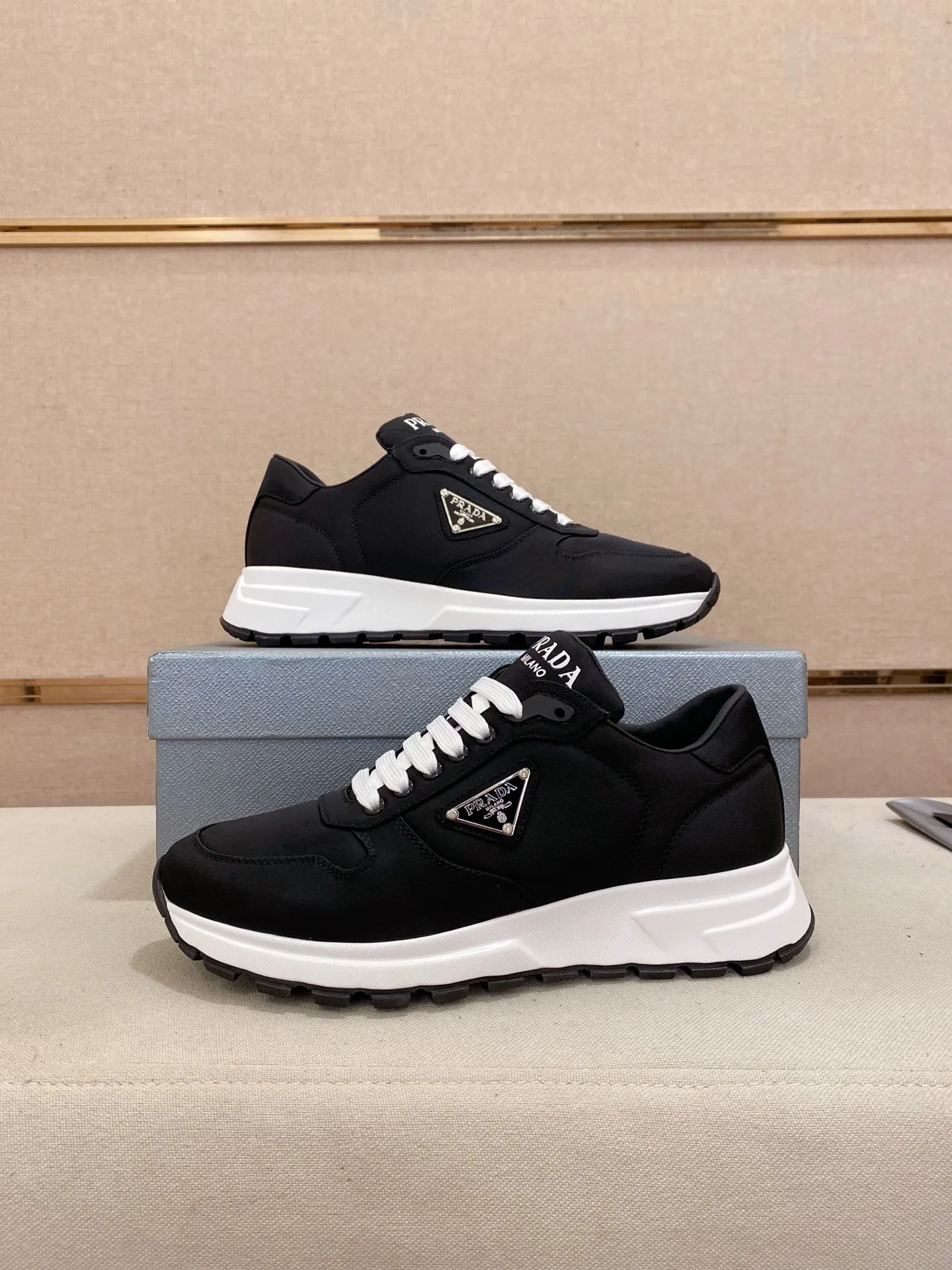 Factory price 540💰 ✔️✔️✔️High version High-quality new PRADA counters are on the market at the same time. The new men's shoes and 😘fabrics are selected from imported first-layer cowhide and are made by pure handcrafts. Lining: Full cowhide lining. 👍🏿 High-end ☄️ air-cushion molded anti-slip rubber outsole, exquisite lines, simple and elegant, comfortable and high-end for leisure travel. Code number: 38 to 44